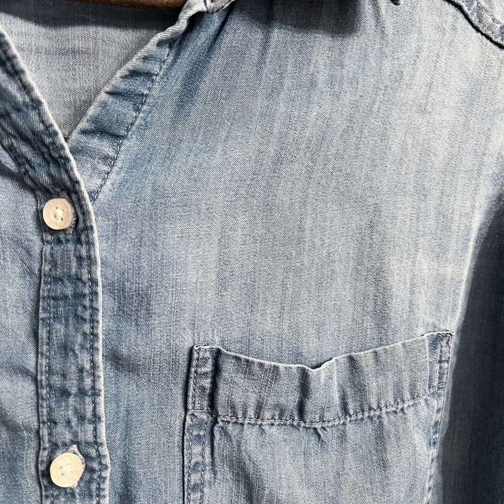 ABERCROMBIE & Fitch Lyocell Chambray Button Down Blouse Top Small - Picture 2 of 5